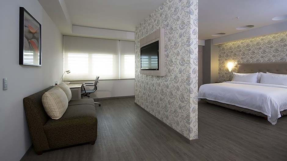 Holiday Inn Express Mexico - Toreo By IHG