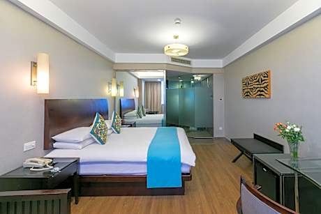 Four Seasons Room with 1 King Bed