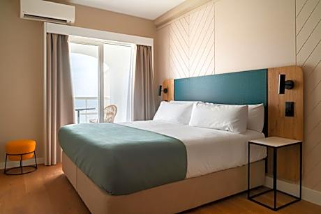 Queen Room with private terrace
