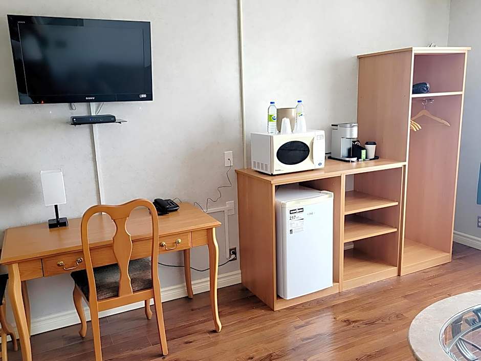 Claymore Inn and Suites