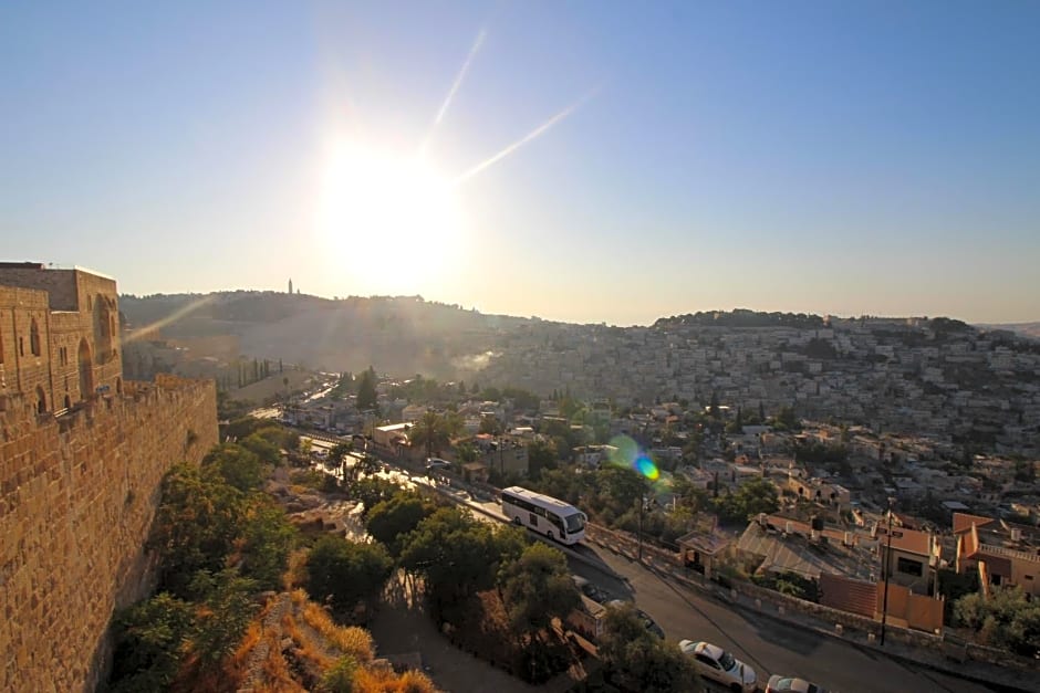 Private Hostel - Best location