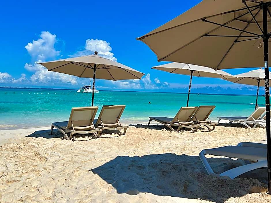 Cuxos Hotel Beachfront