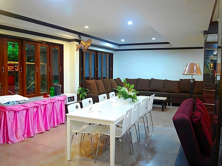Baiboon Grand Hotel