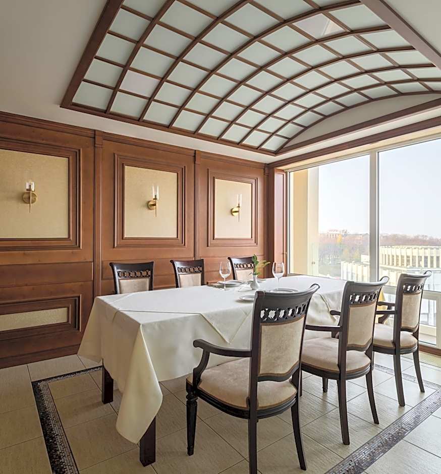 Готель Дніпро Dnipro Hotel