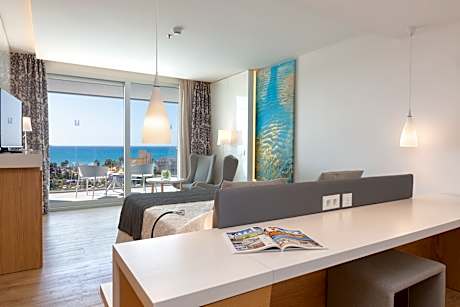 JUNIOR SUITE SEA VIEW 3 ADULTS