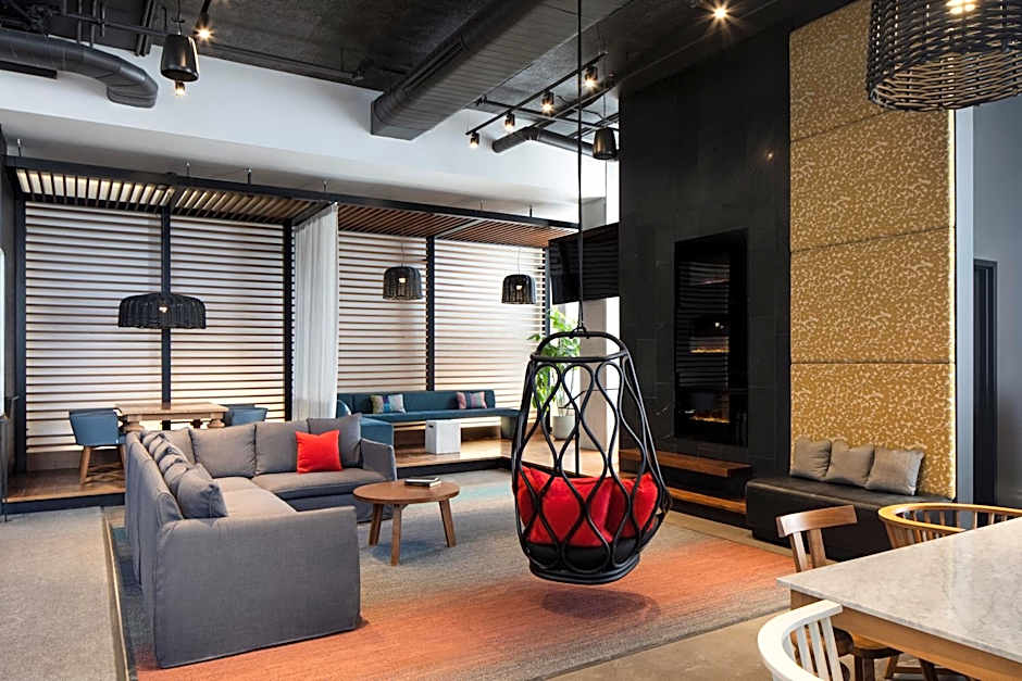 Alt Hotel Toronto Pearson