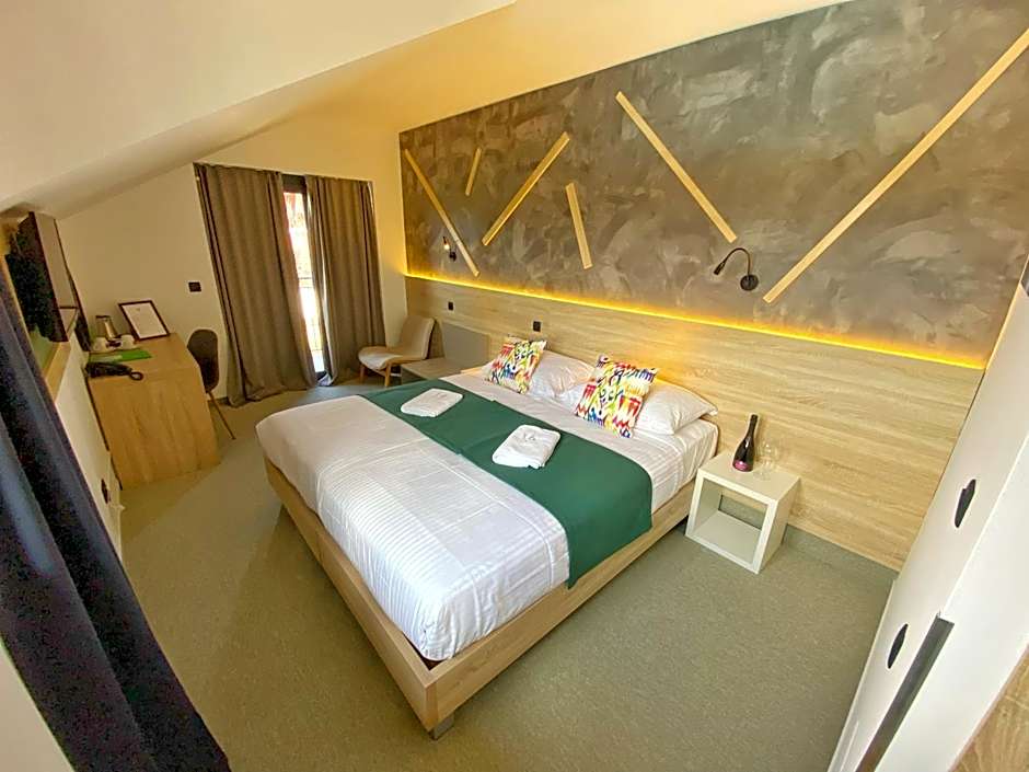 16 Lakes Hotel