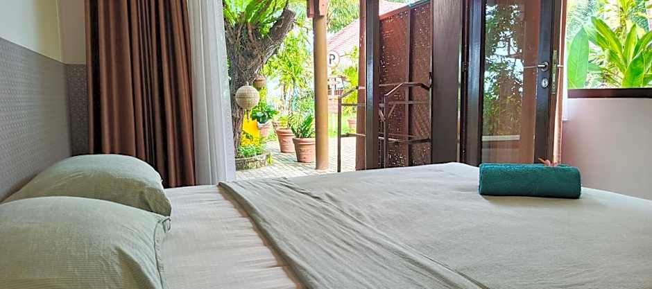 Castaway Surf Retreat