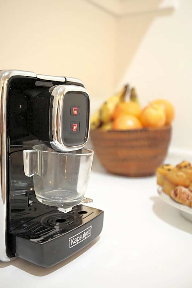 Peninsula Bed & Cocktails