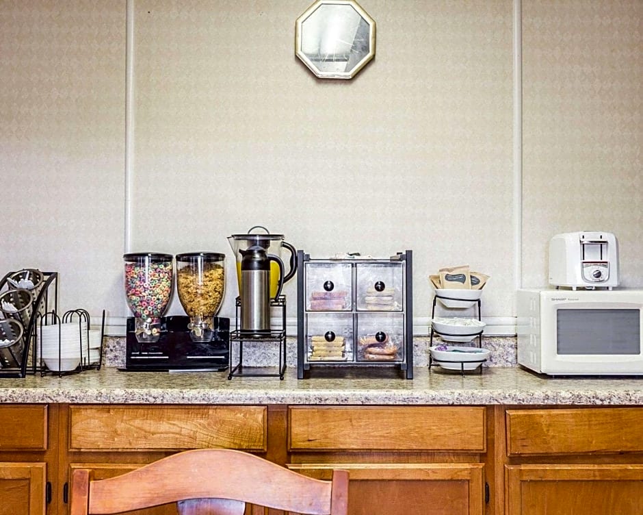 Econo Lodge Inn & Suites Matthews - Charlotte