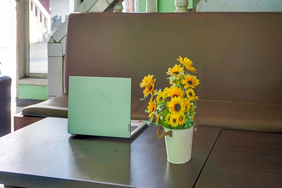 SPOT ON 91797 Mutiara Guest House