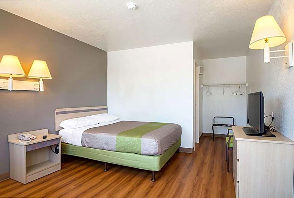 Motel 6-Pueblo, CO - I-25