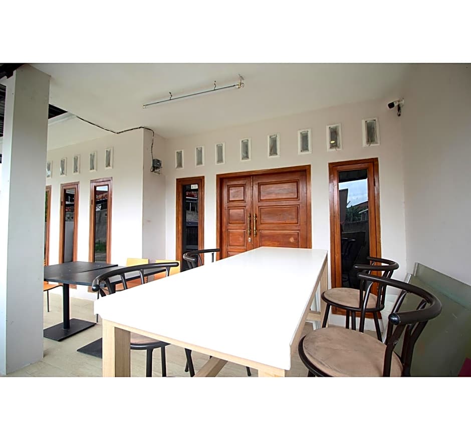 OYO Life 2273 Pratama Homestay