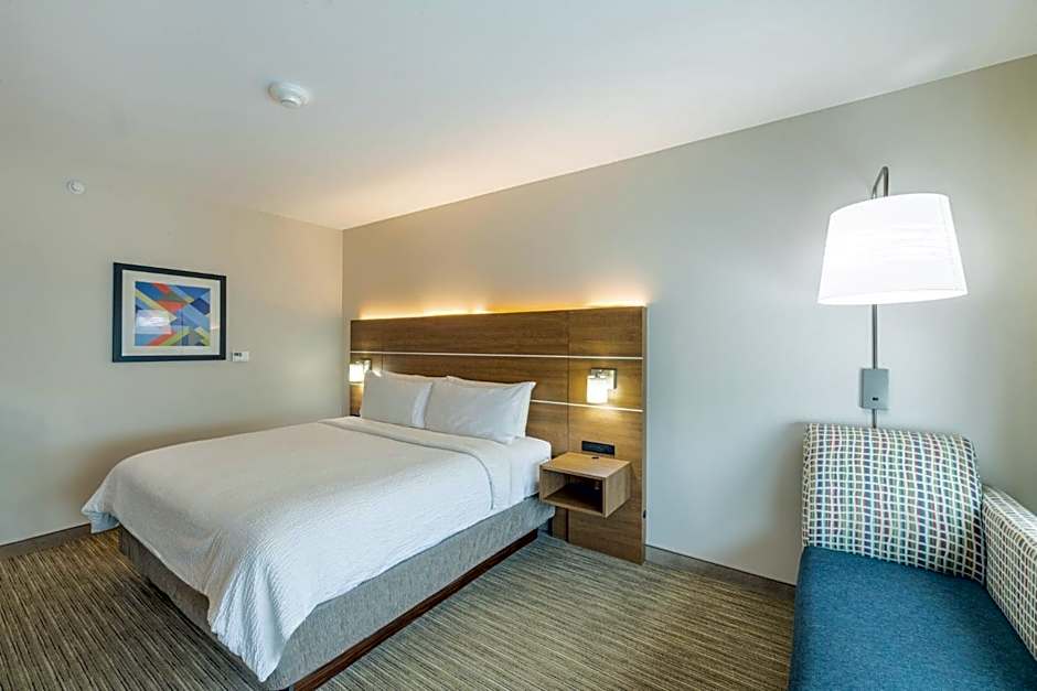 Holiday Inn Express and Suites Lindale By IHG