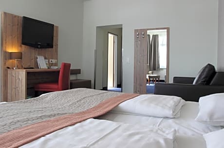 Double Room Keilberg possibility of 2 extra sofa beds