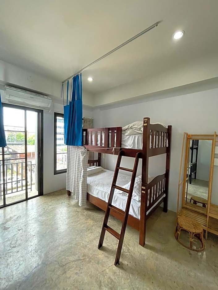 Photo 1 of 7 of 1 Person in Dormitory - Mixed