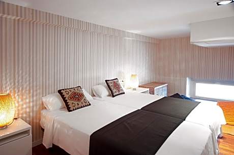 Five-Bedroom Apartment (8-10 Adults) - Ronda de Sant Pere