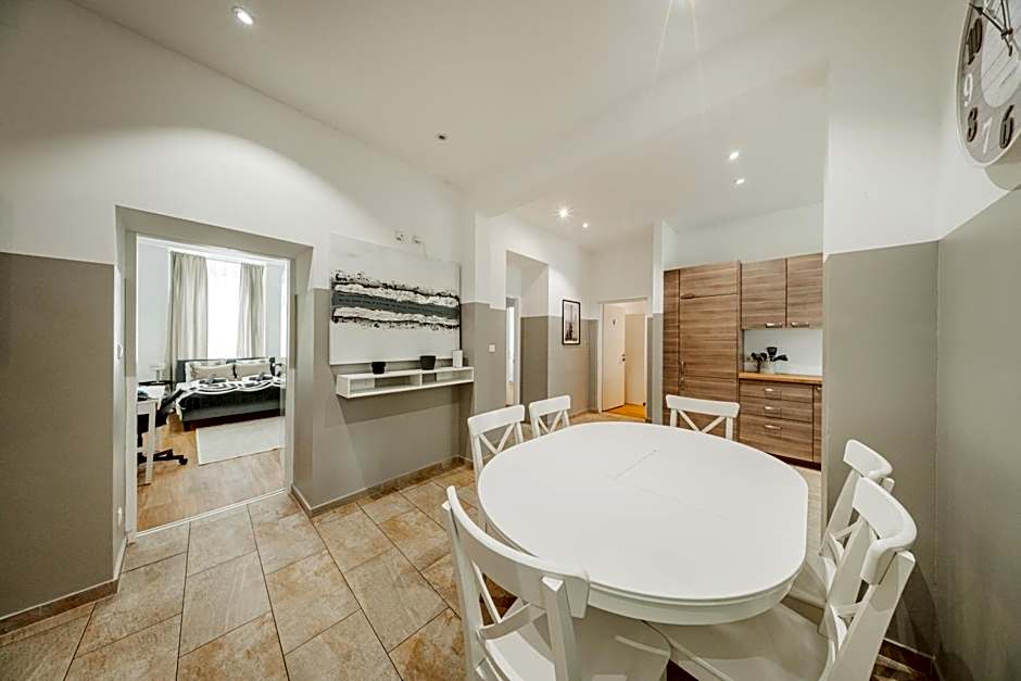 Nice Central City Room