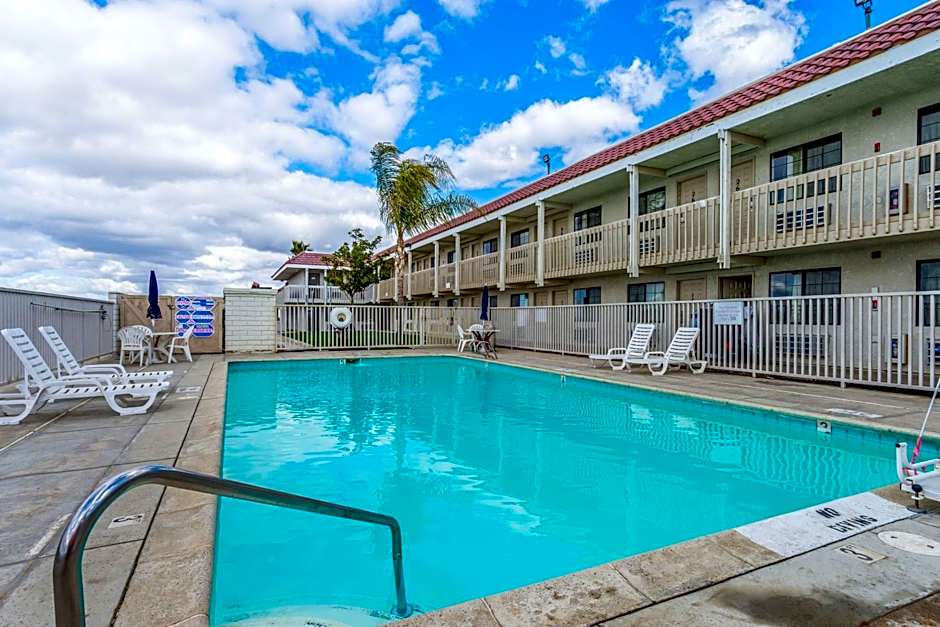 Studio 6-Buttonwillow, CA