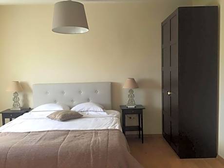 Queen Suite with Spa Bath- Non Smoking