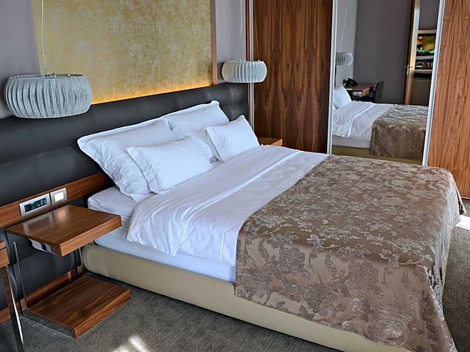 Photo 1 of 4 of Suite