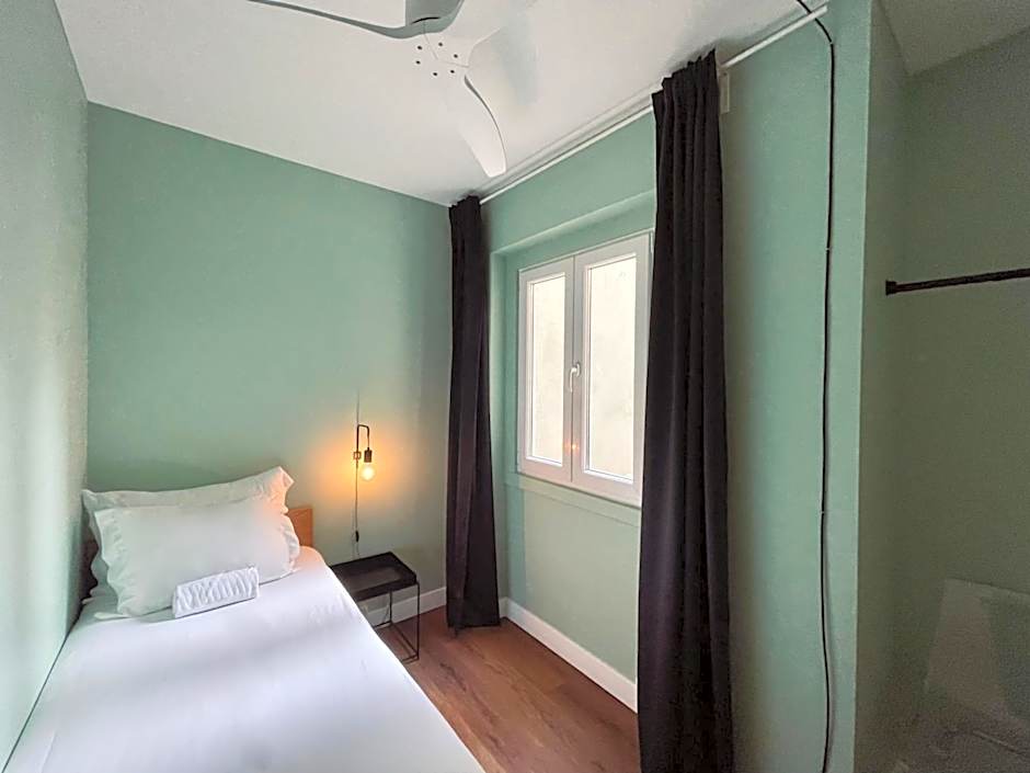 Avenue Hostel & Suites