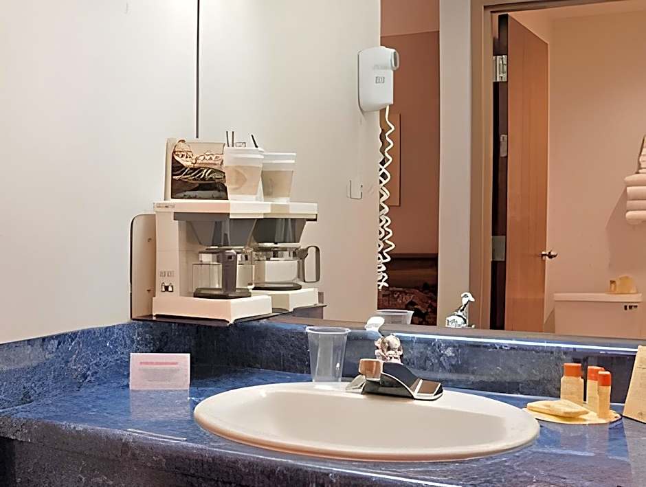 BridgePointe Inn & Suites by BPhotels, Council Bluffs, Omaha Area