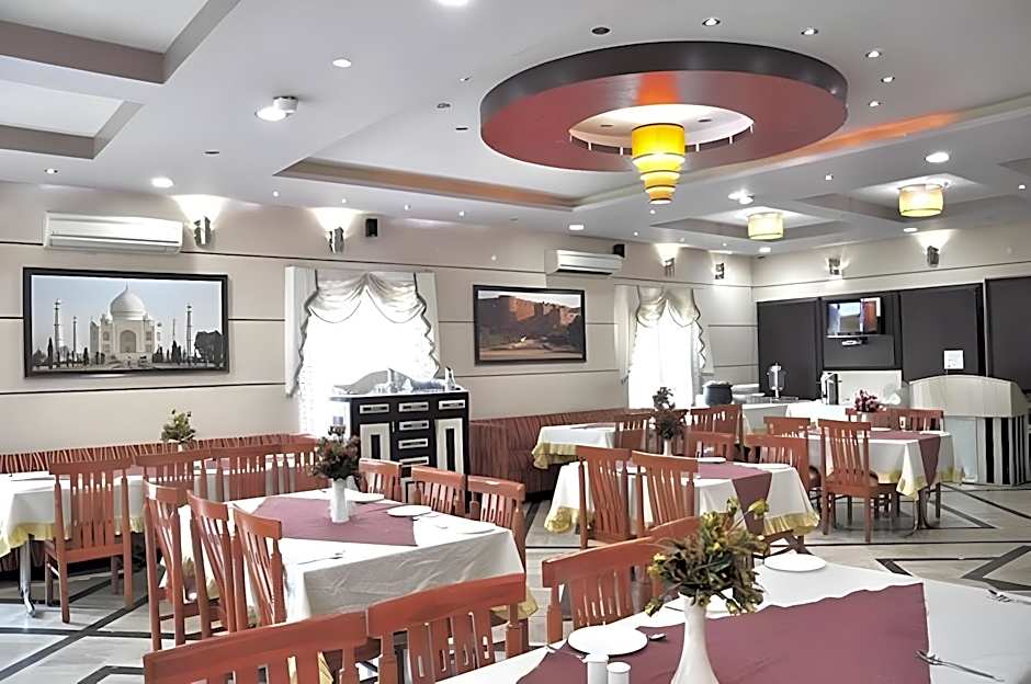 Foxoso Taj View Hotel