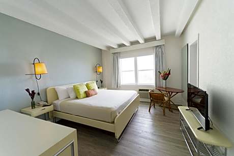 One King Bed Ocean View