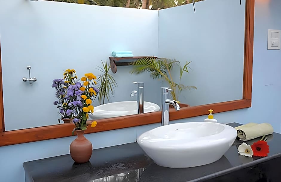 Mariposa Beach Grove