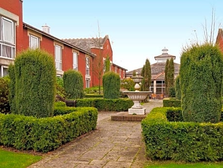 Family Room - 2 Adults with 2 Children