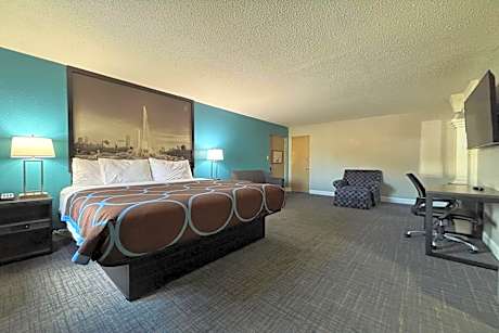 King Suite - Non-Smoking