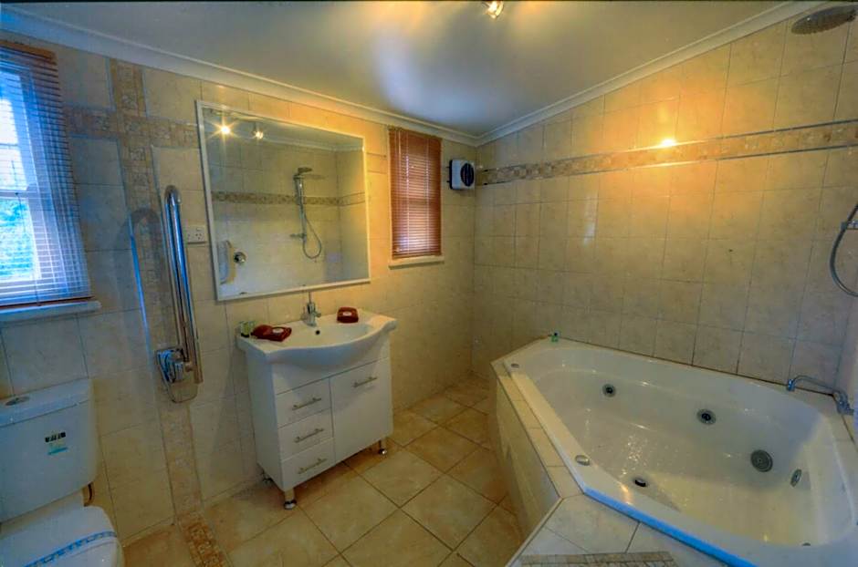 The Lodge Outback Motel