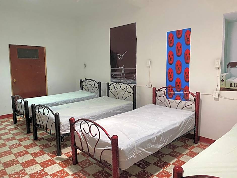 Hostal Mil Mascaras 2