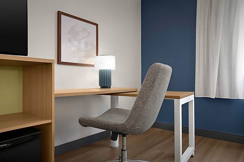 Spark by Hilton Lakewood Denver Southwest