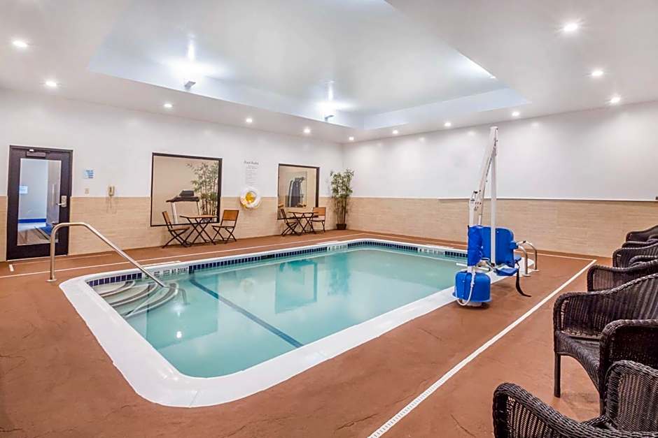 Holiday Inn Express & Suites Albany Airport - Wolf Road By IHG