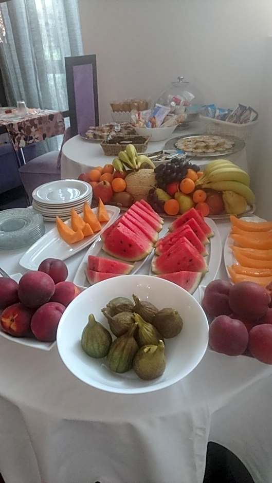 Hotel In - Lounge Room