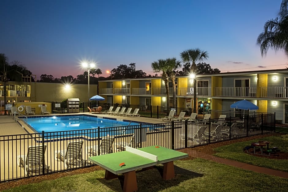 Celebration Suites At Old Town
