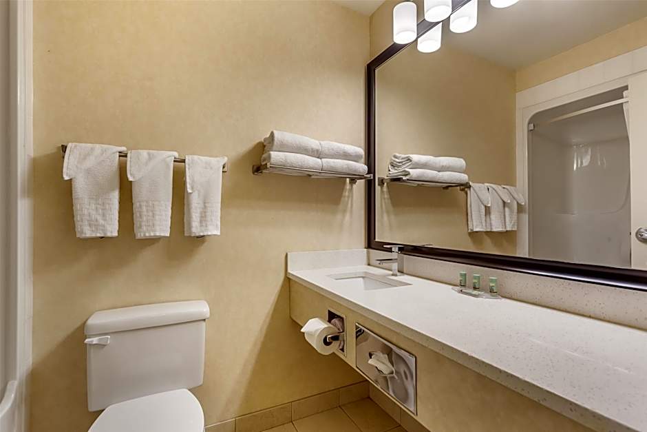 Photo 1 of 5 of 2 Queen Beds and 1 Double Bed Suite