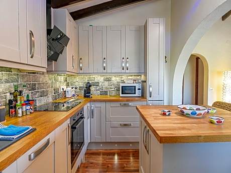 Belvilla by oyo villa