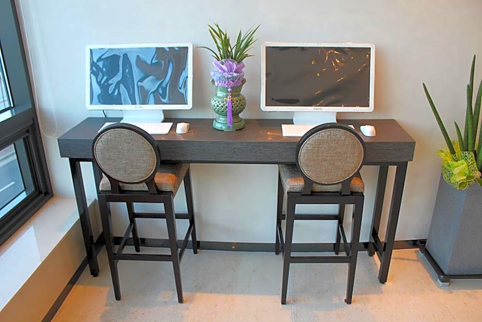 Geoje Artnouveau Suite Hotel