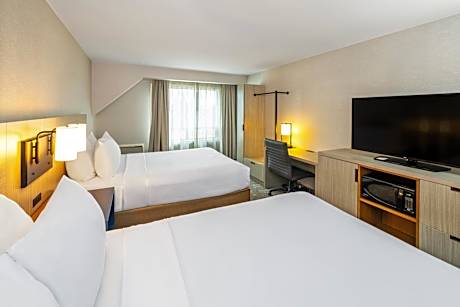 Quadruple Room with Two Queen Beds - Non Smoking/Upper floor