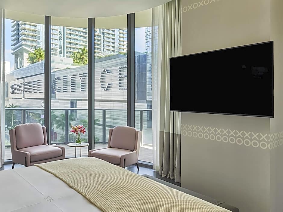 SLS LUX Brickell