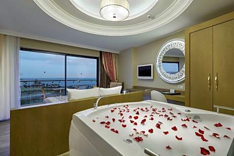 FAMILY JACUZZI