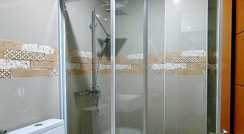 RedDoorz @ LQJ Hotel Old Buswang Kalibo