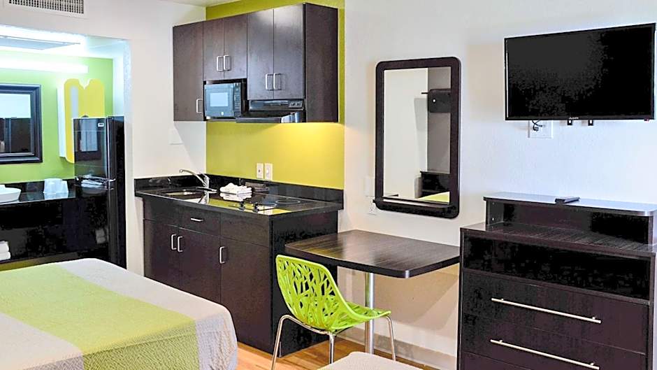 Studio 6-Buttonwillow, CA