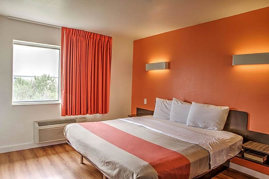 Motel 6-Dallas, TX - Northwest