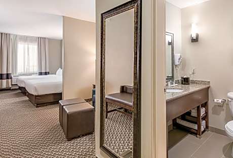 Queen Suite with Two Queen Beds - Non-Smoking