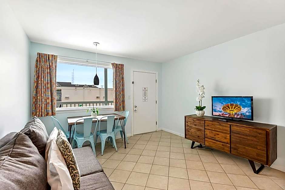 Daytona Inn and Suites