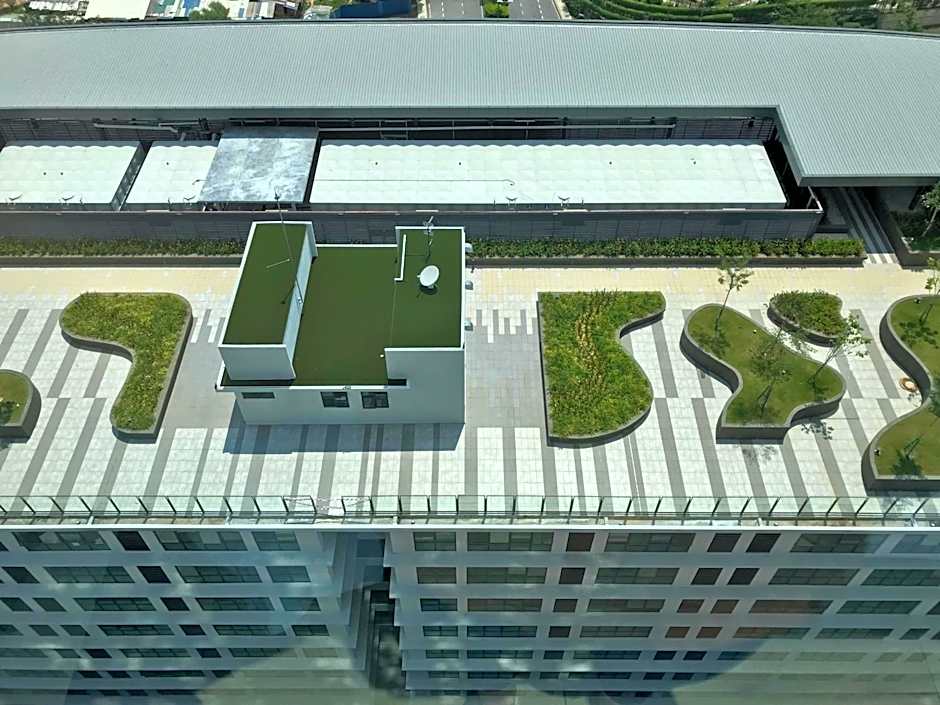 Kenwingston Square Garden By IdealHub